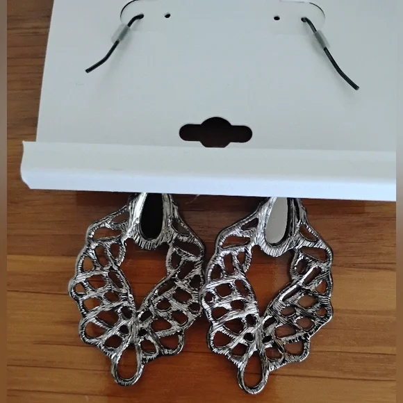 Women's Earrings - Picture 3 of 5